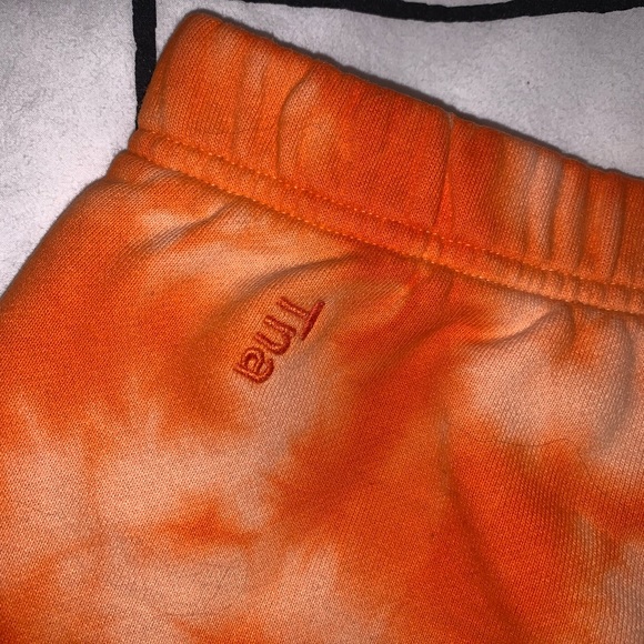 Aritzia tie-dye sweat-shorts - Picture 3 of 4